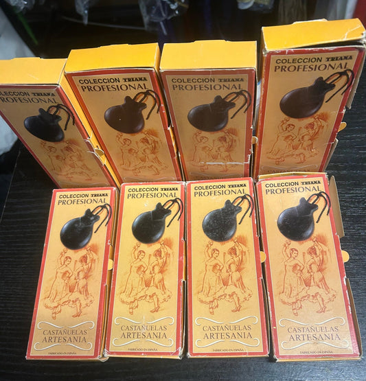 Castañuelas en caja con castañetas negras y decoración artesanal