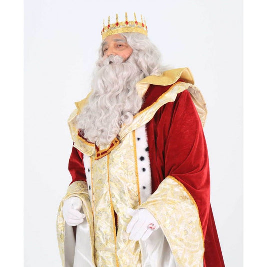 Traje de rey con capa roja y detalles dorados, corona y barba blanca rizada