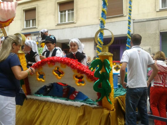 Cómo alquilar un traje regional asturiano: guía completa - Disfraces Gamar
