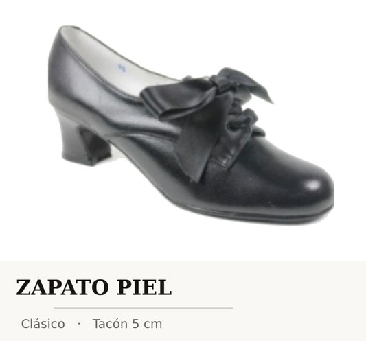 Zapato de mujer de cuero negro con lazo delantero y tacón medio