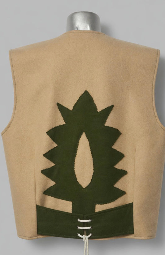 Chaleco de traje regional con fondo beige y bordado verde, espalda con cordones blancos