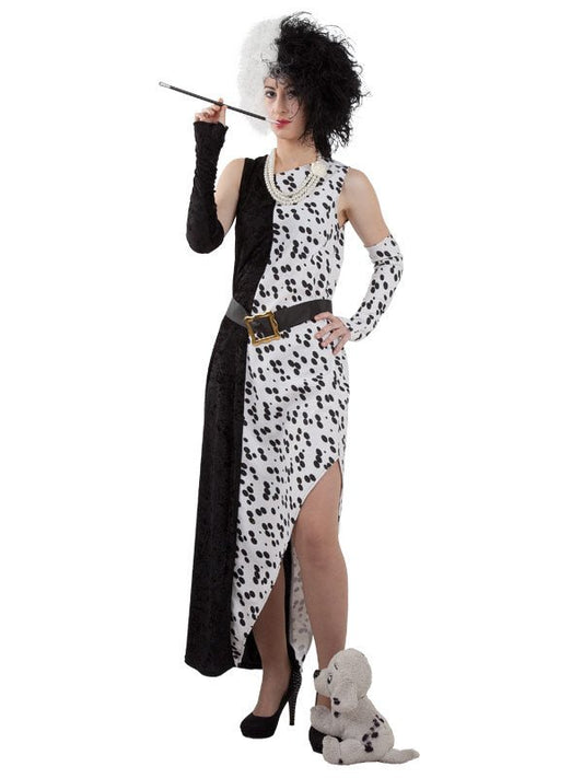 Disfraz Cruela: vestido sin mangas de dalmata blanco y negro con abertura y capa larga negra