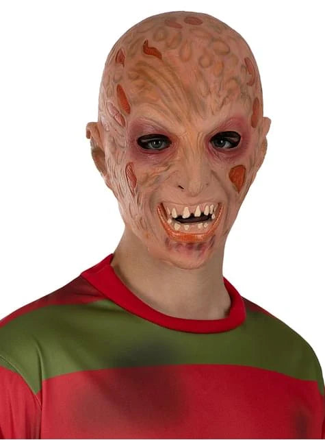 Máscara de látex de Freddy Krueger con ojos oscuros y dientes blancos, rostro quemado