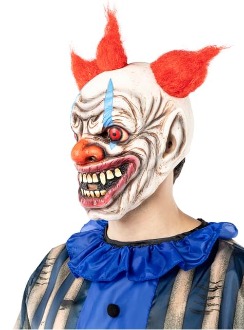 Máscara de payaso de terror con pelo rojo puesta, vista de tres cuartos