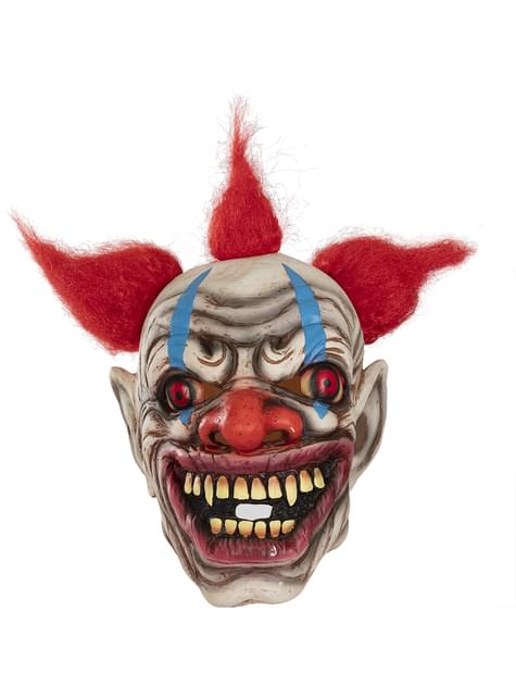 Vista frontal de máscara de payaso de terror con pelo rojo, líneas azules y sonrisa de dientes amarillentos