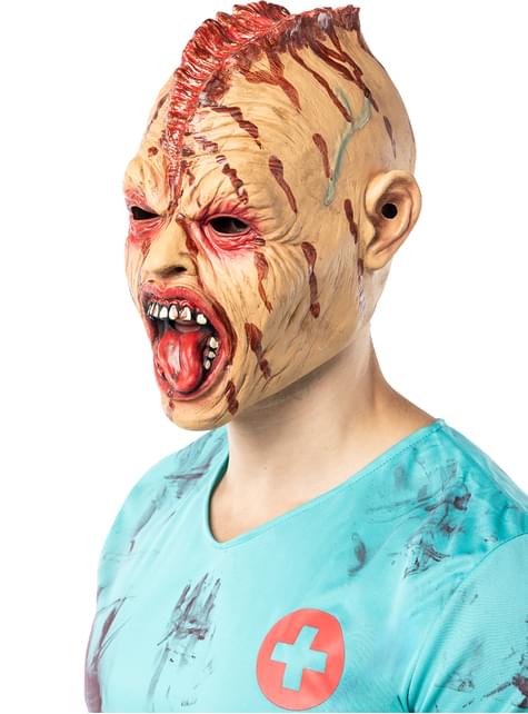 Máscara de zombi de látex puesta, vista de tres cuartos con detalles de heridas simuladas