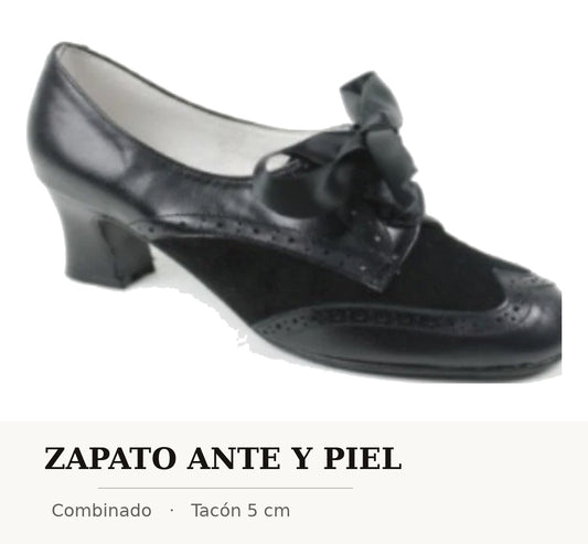 Zapato de ante y piel negro con tacón de 5 cm y lazo frontal