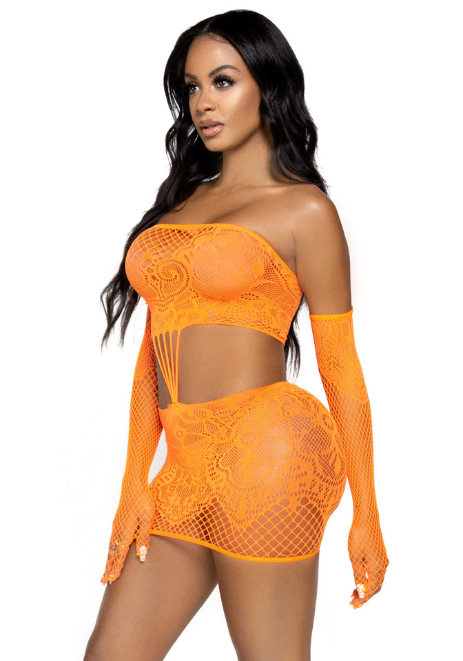 Lace tube dress and gloves
