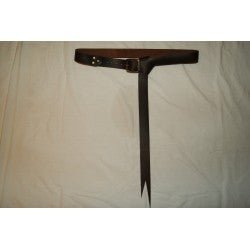 Cinturón marrón medieval largo con hebilla y colgantes