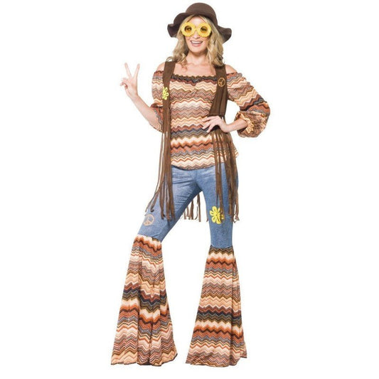 Disfraz hippie para mujer: sombrero, chaqueta con flecos, top zigzag y pantalones acampanados