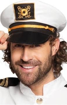 Gorra de capitán de barco blanca con emblema dorado y visera negra ajustable