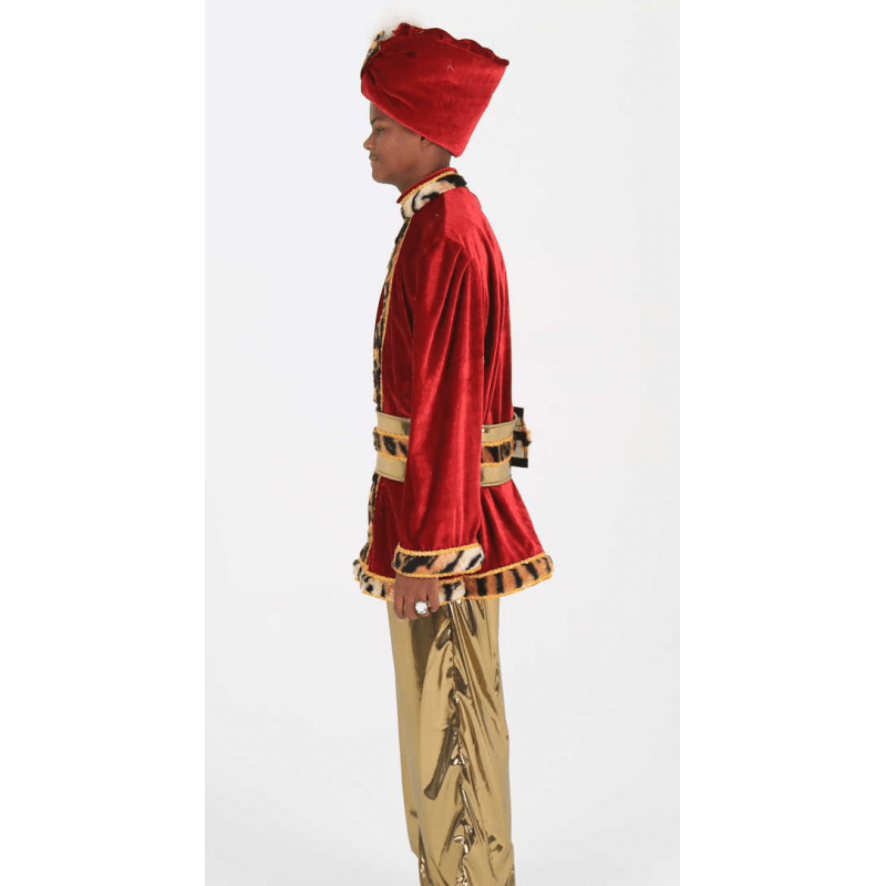Traje de paje rojo con cinturón dorado y pantalón dorado brillante, gorro rojo