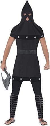 Disfraz medieval negro con capucha y cinturón, con grebas en las piernas