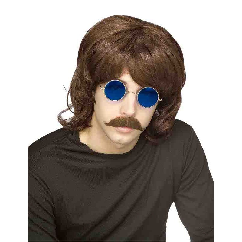 Peluca masculina años 70 con cabello castaño ondulado, bigote y gafas redondas azules.