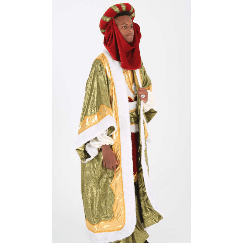 Traje real con túnica verde, capa blanca con ribetes dorados y turbante rojo a rayas