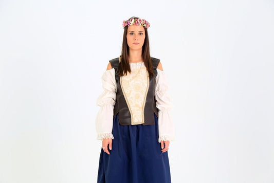 Vestido medieval con corpiño oscuro y paneles beige, falda azul, mangas abullonadas blancas