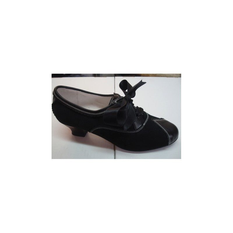 Zapato de mujer de ante negro con tacón bajo de 4 cm y lazo frontal